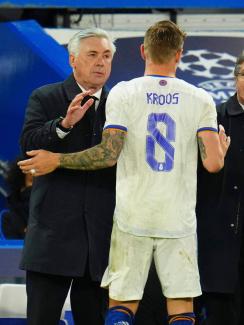 Trainer Carlo Ancelotti und Toni Kroos von Real Madrid