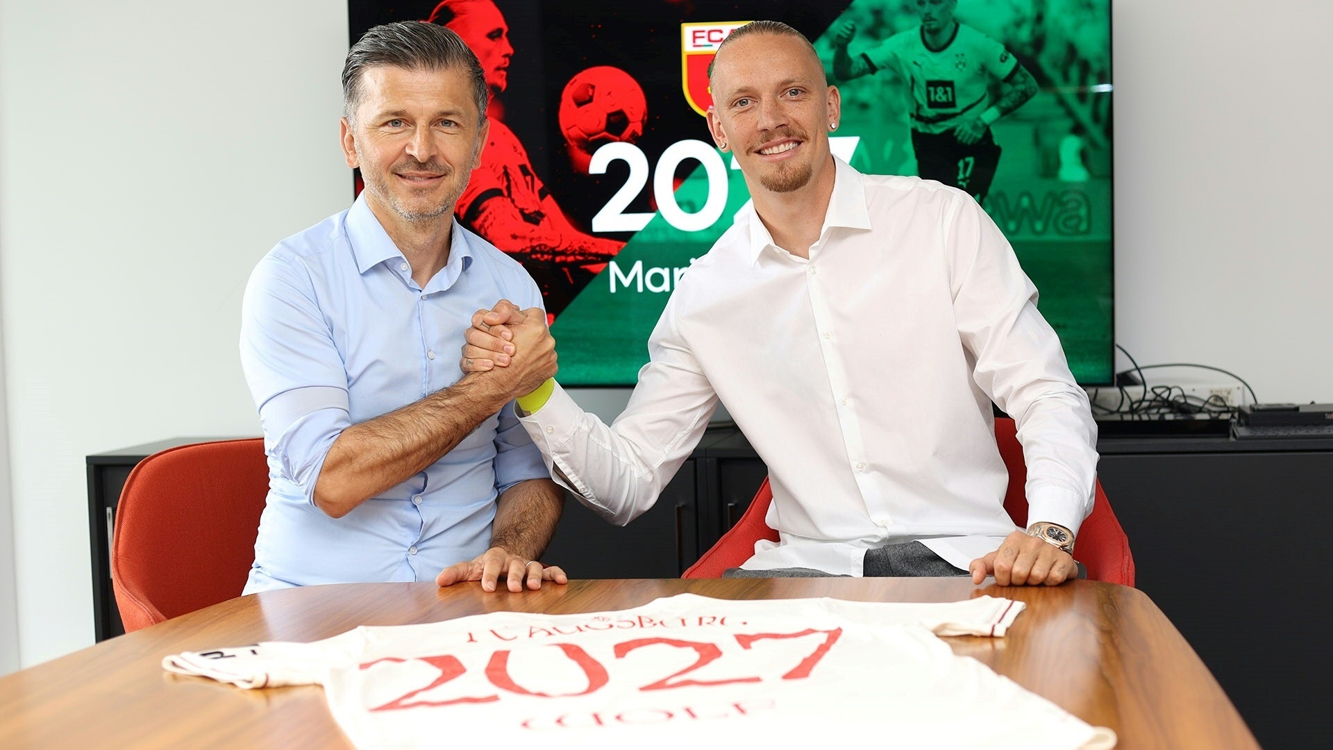 Marius Wolf (r.) wechselt nach Augsburg