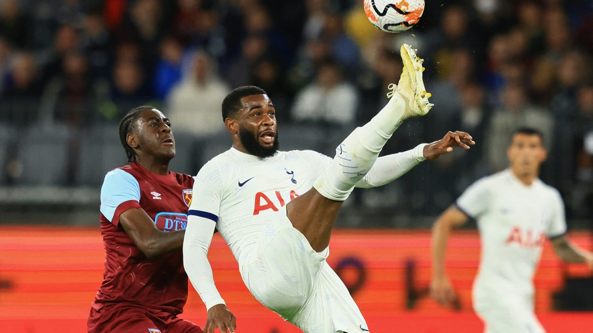 Bald wieder im Spurs-Trikot: Japhet Tanganga (r.)