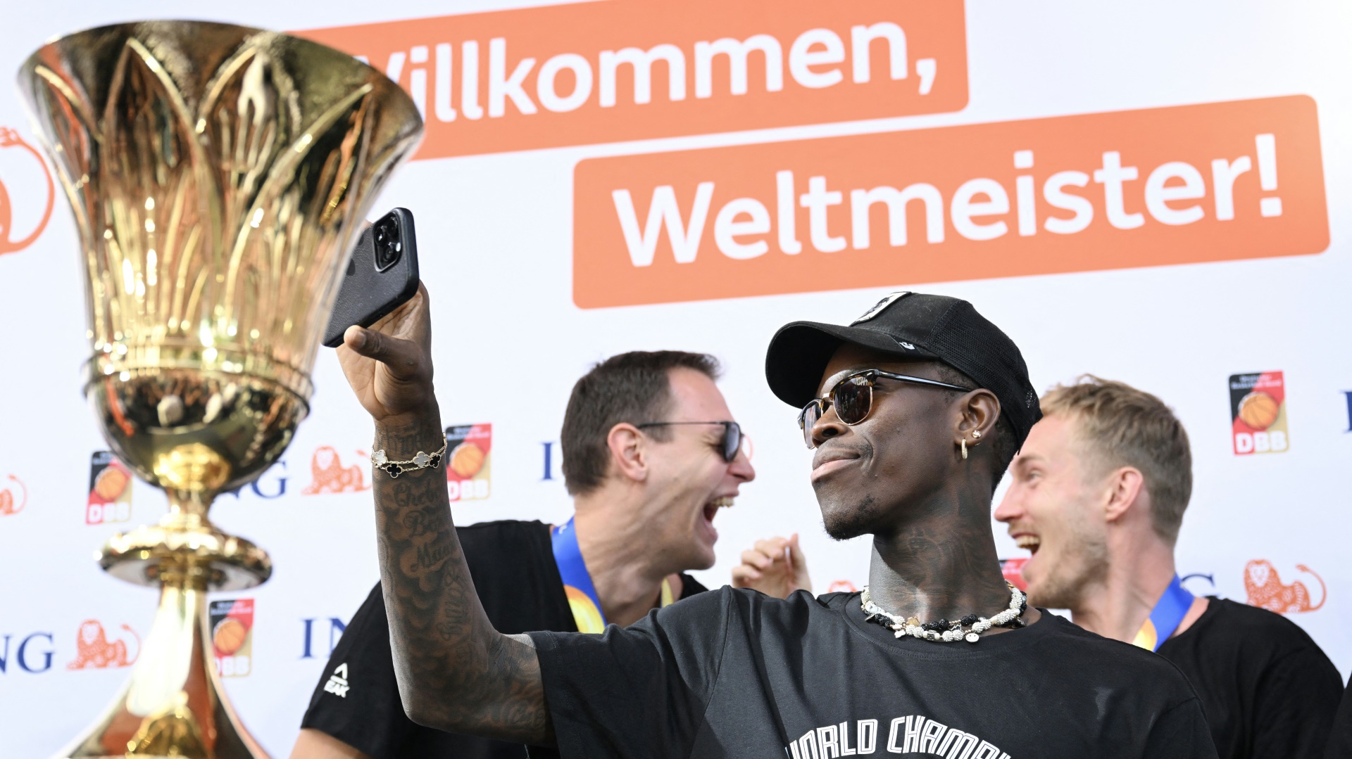 Große Ehre für Weltmeister Dennis Schröder