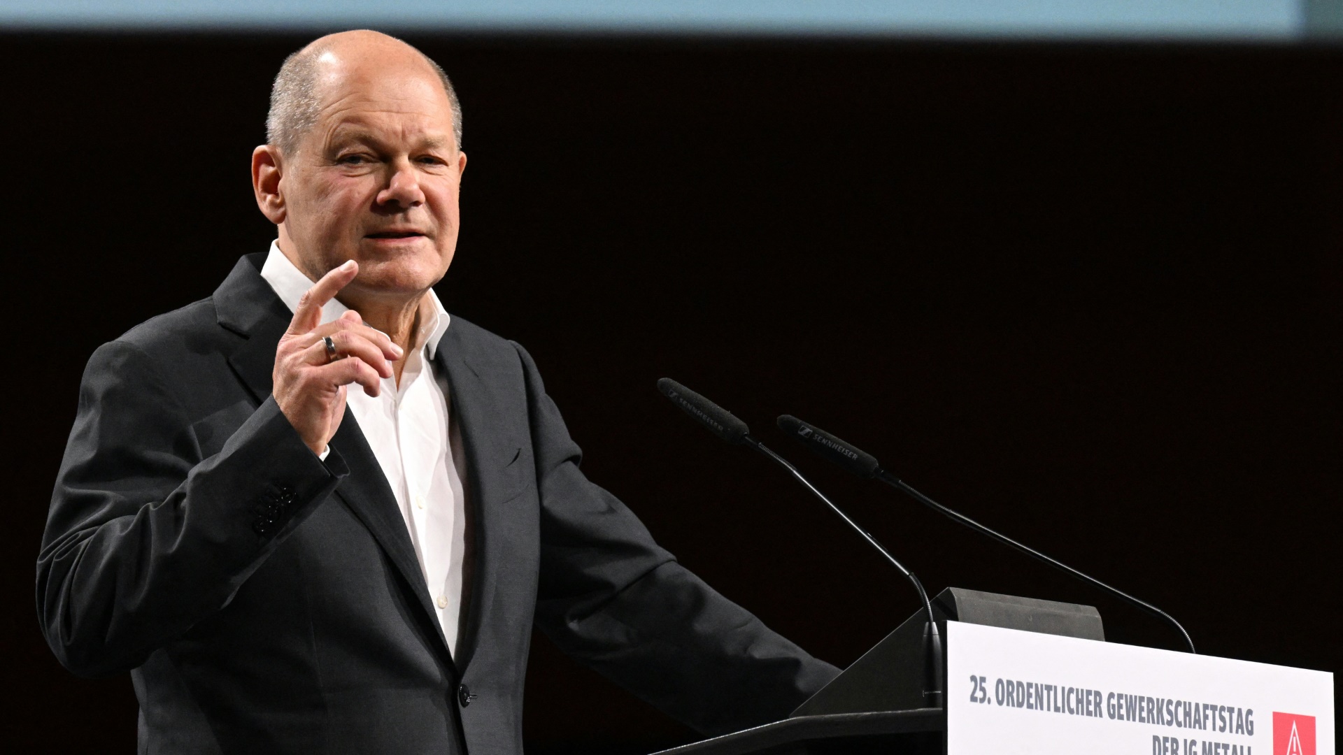 Olaf Scholz besuchte die DFB-Frauen