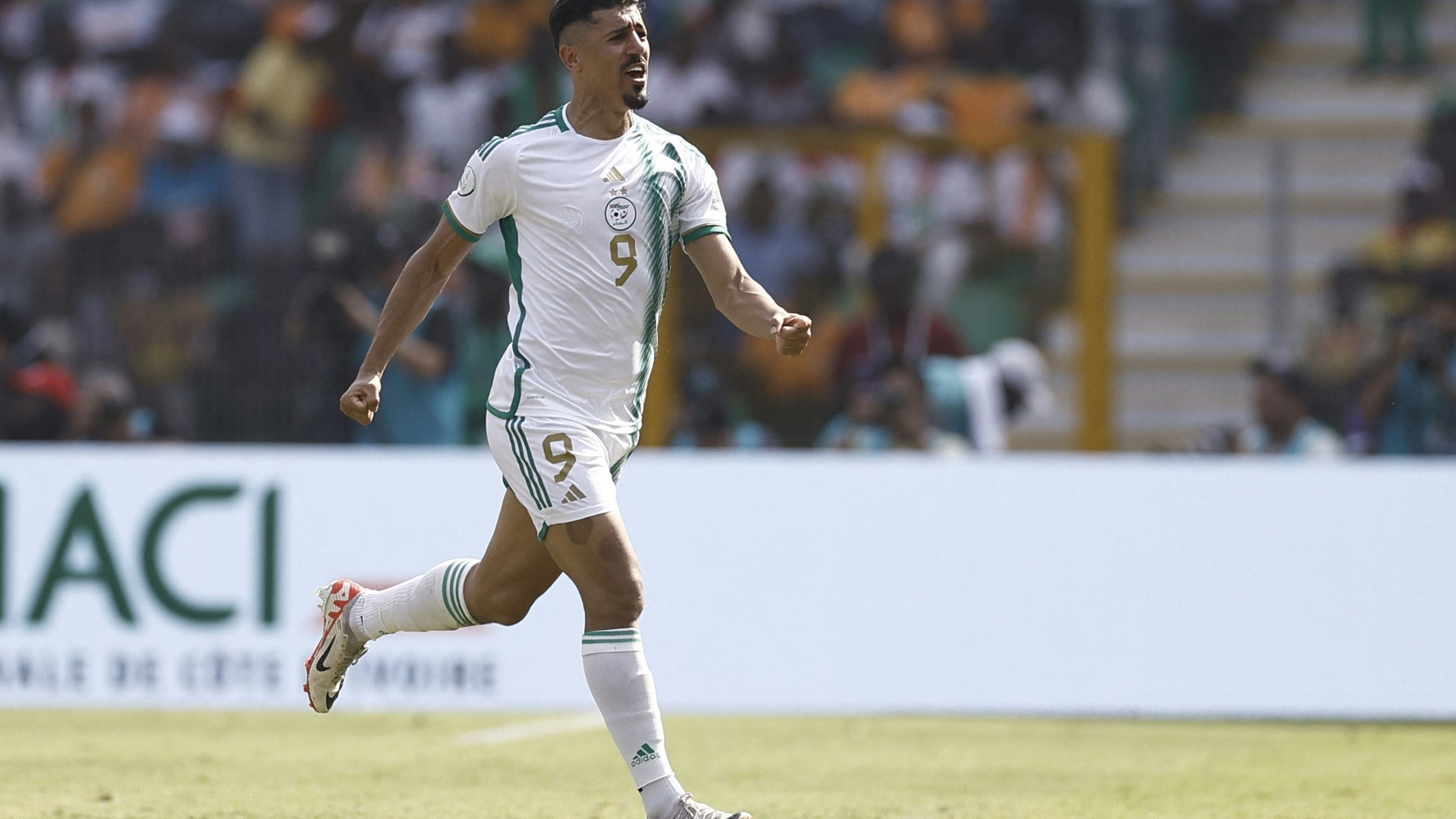 Algeriens Baghdad Bounedjah bejubelt sein Tor