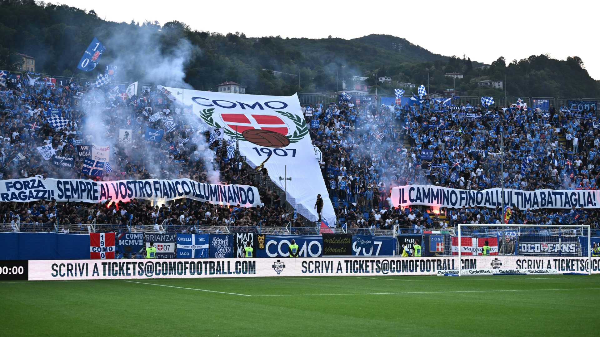 Como-Fans feiern die Rückkehr in die Erstklassigkeit