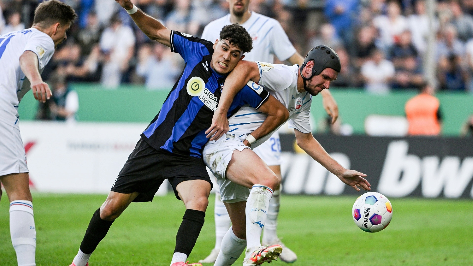 Rostock nach Elfmeterschießen in der nächsten Runde