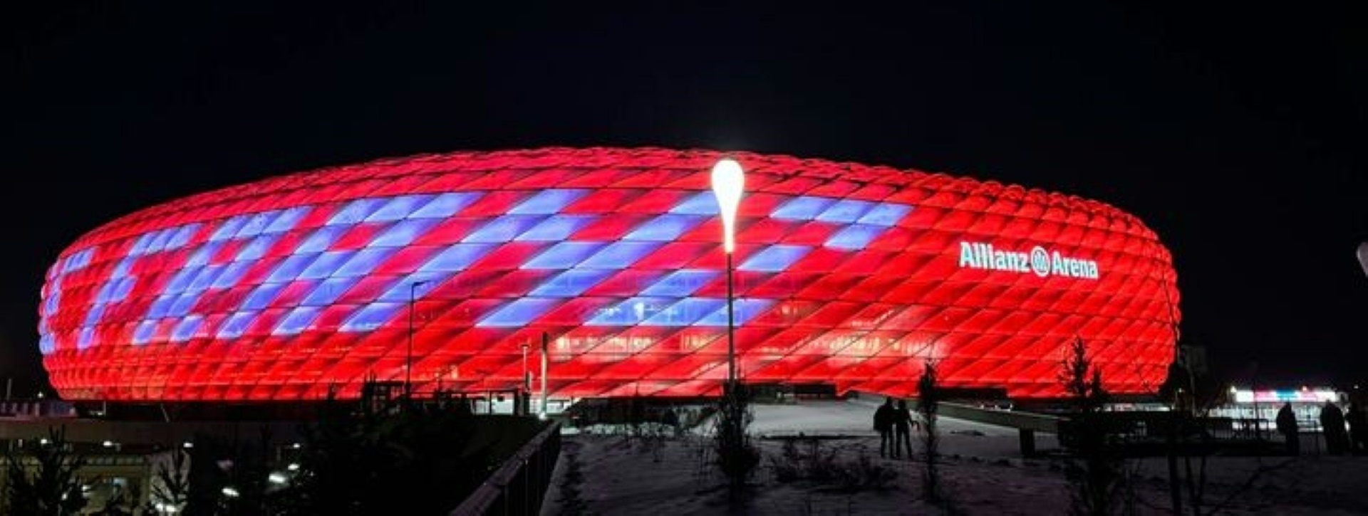 Die Arena erstrahlt für Franz Beckenbauer