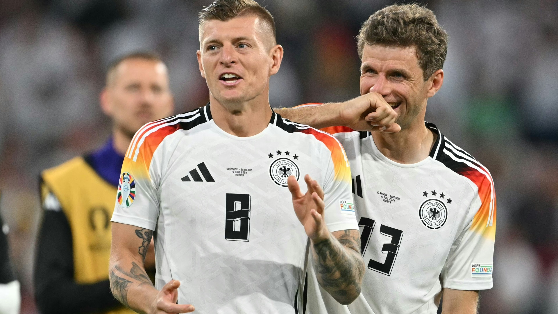 Kroos (l.) und Müller nach dem Erfolg über Schottland