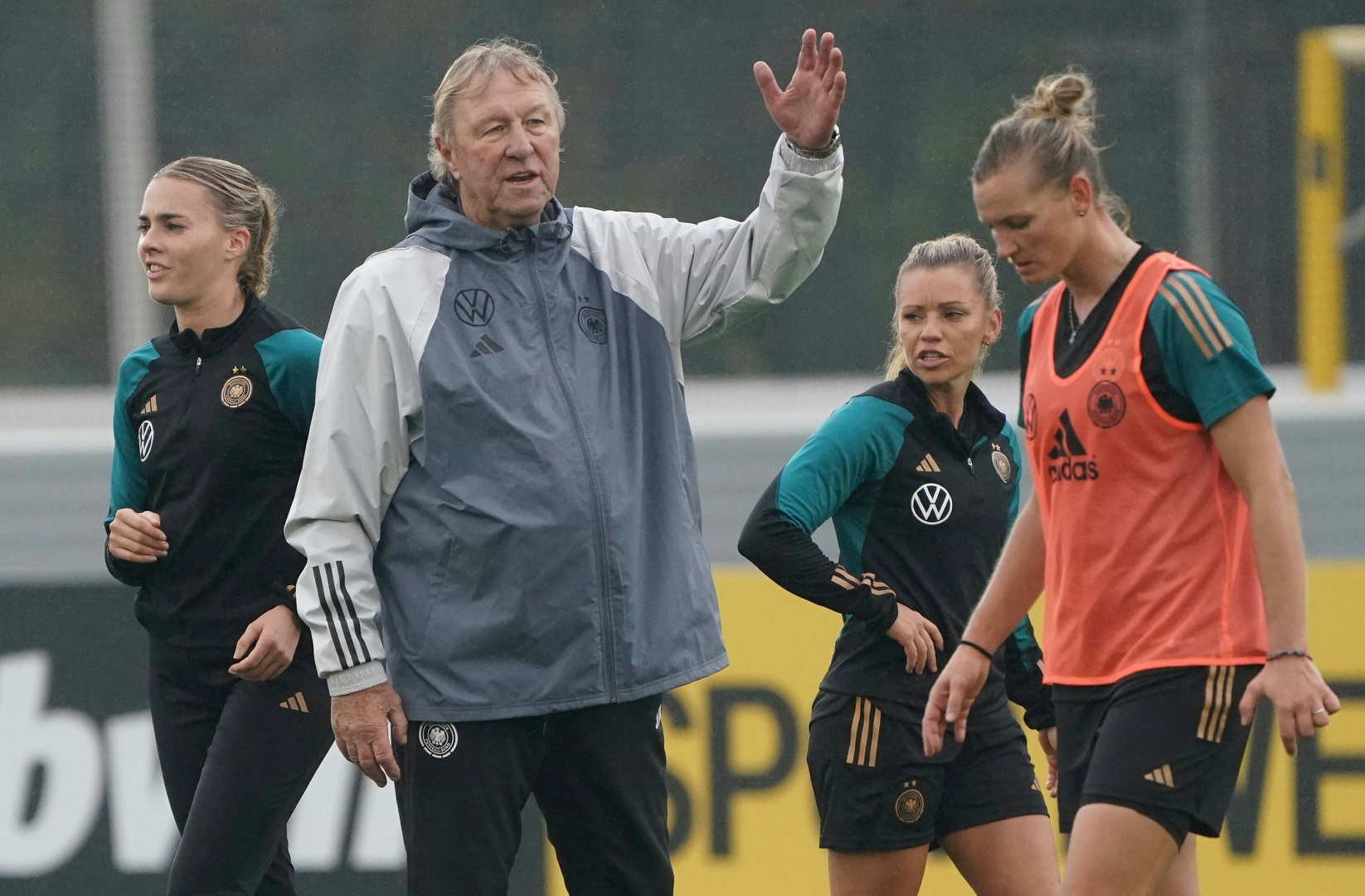 Hrubesch genießt die Unterstützung der Mannschaft