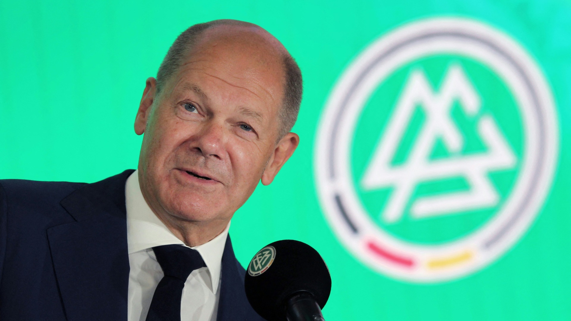 Olaf Scholz besucht den DFB-Campus in Frankfurt