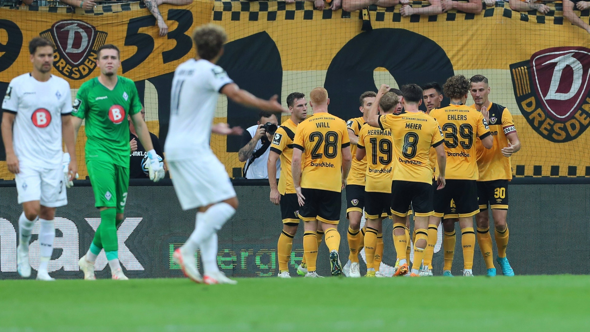 Dresden besiegt Mannheim mit 2:1