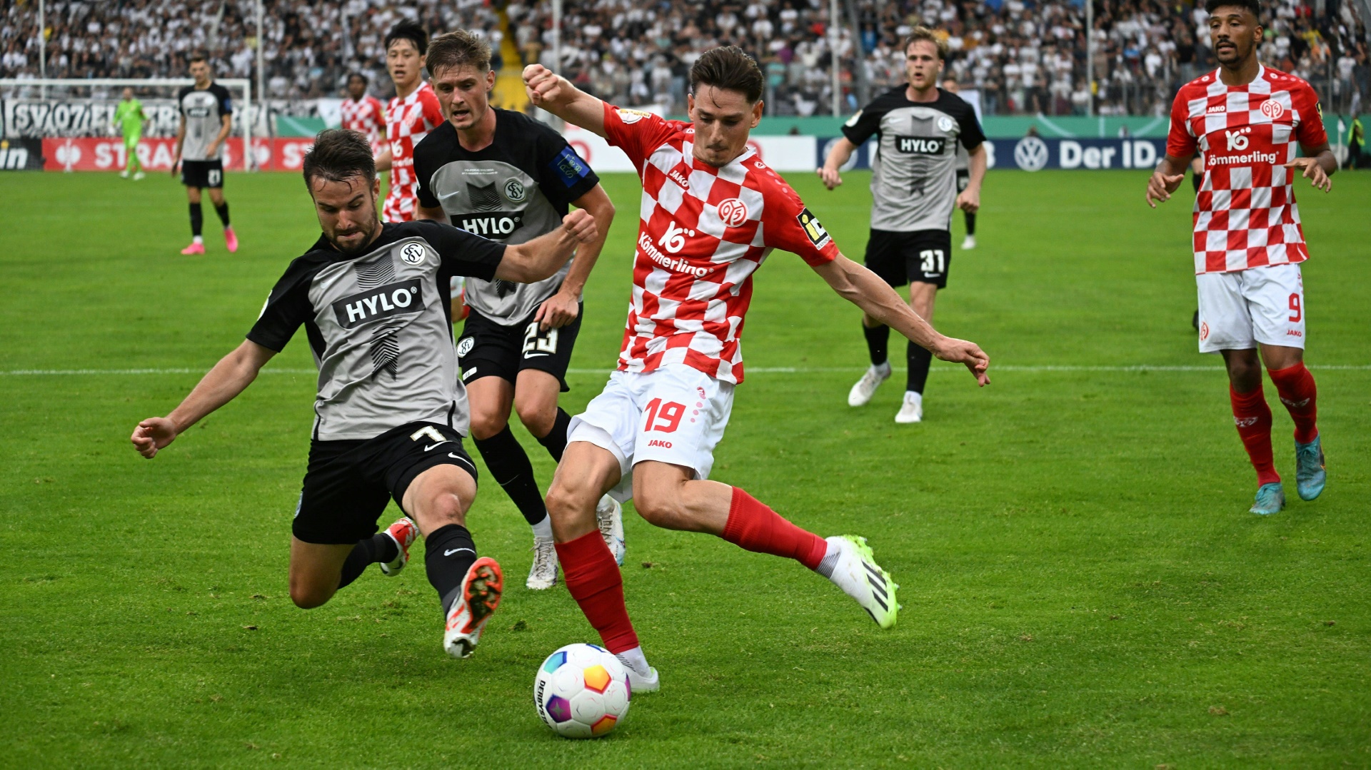 Strittige Entscheidungen im DFB-Pokalspiel in Elversberg