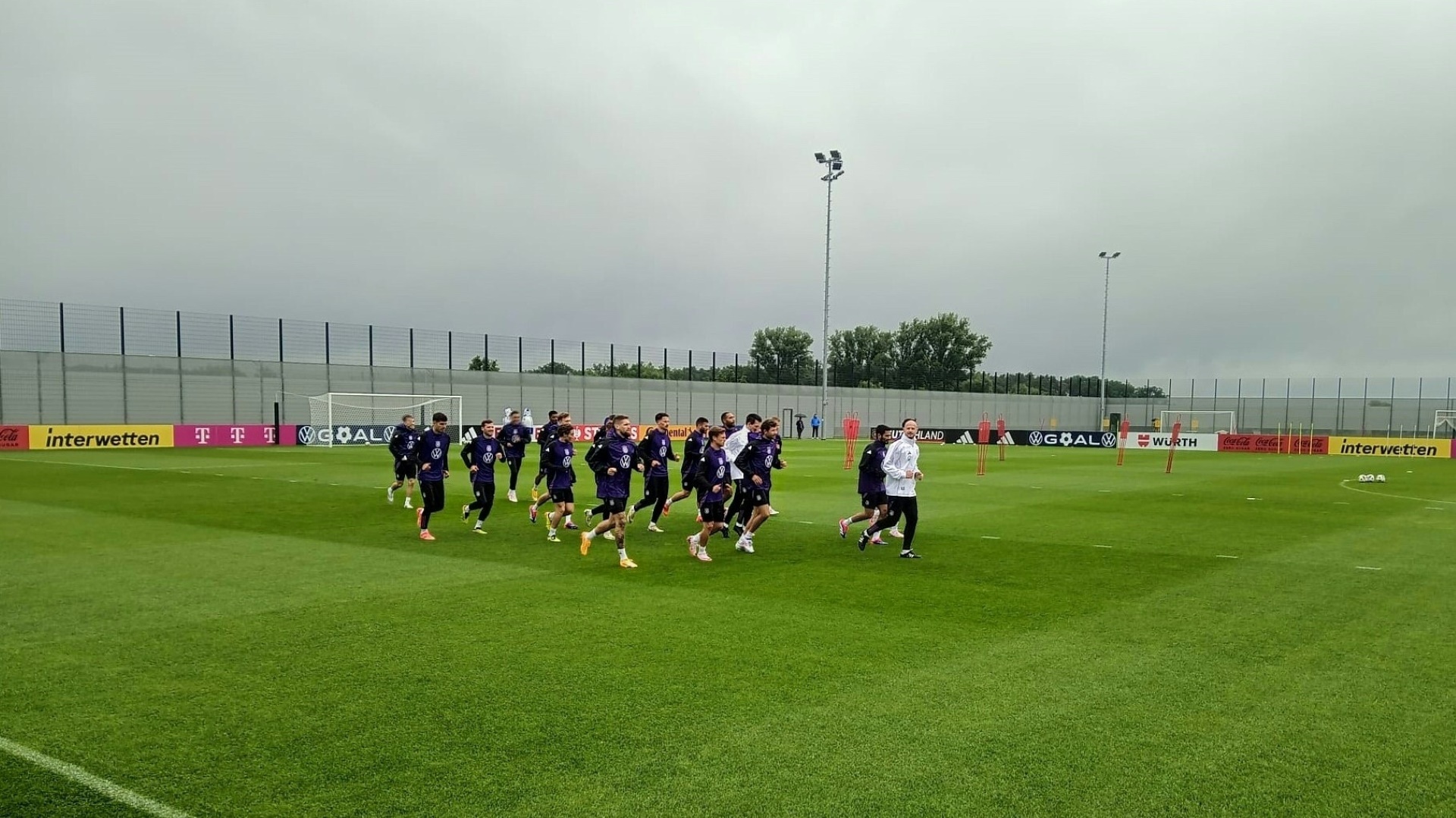 Aufwärmen vor dem ersten Training im EM-Quartier