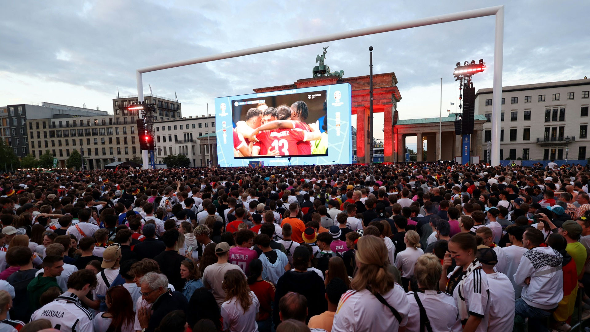 Das Public Viewing am Brandenburger Tor in Berlin