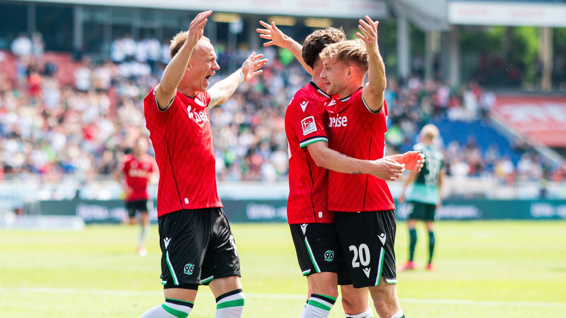 Jannik Dehm (r.) traf zum 2:0