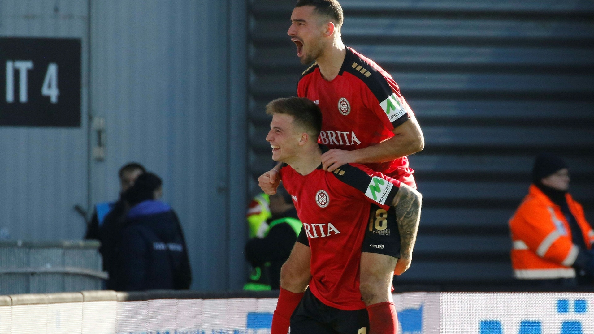 Kovacevic bejubelt seinen Treffer zum 2:0 für Wiesbaden