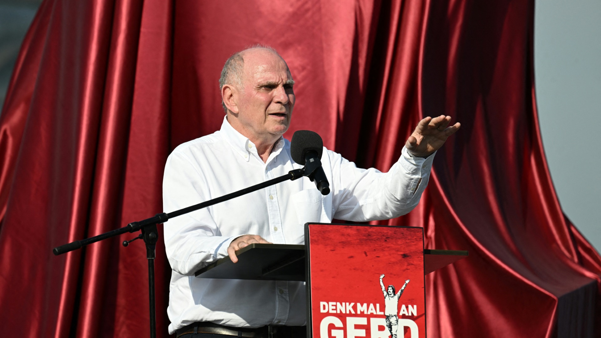 Uli Hoeneß kritisiert den DFB