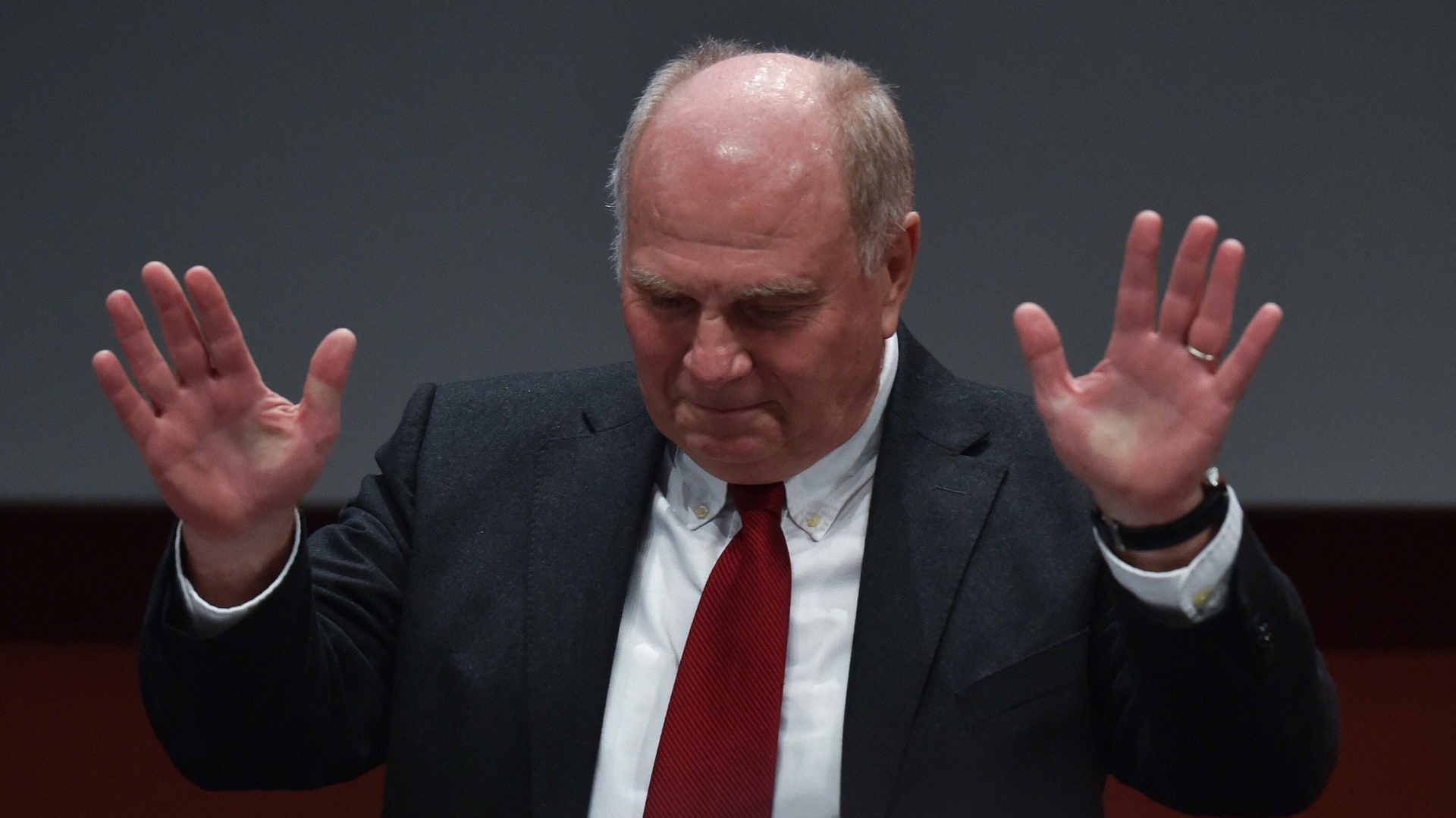 Uli Hoeneß zeigt sich entsetzt