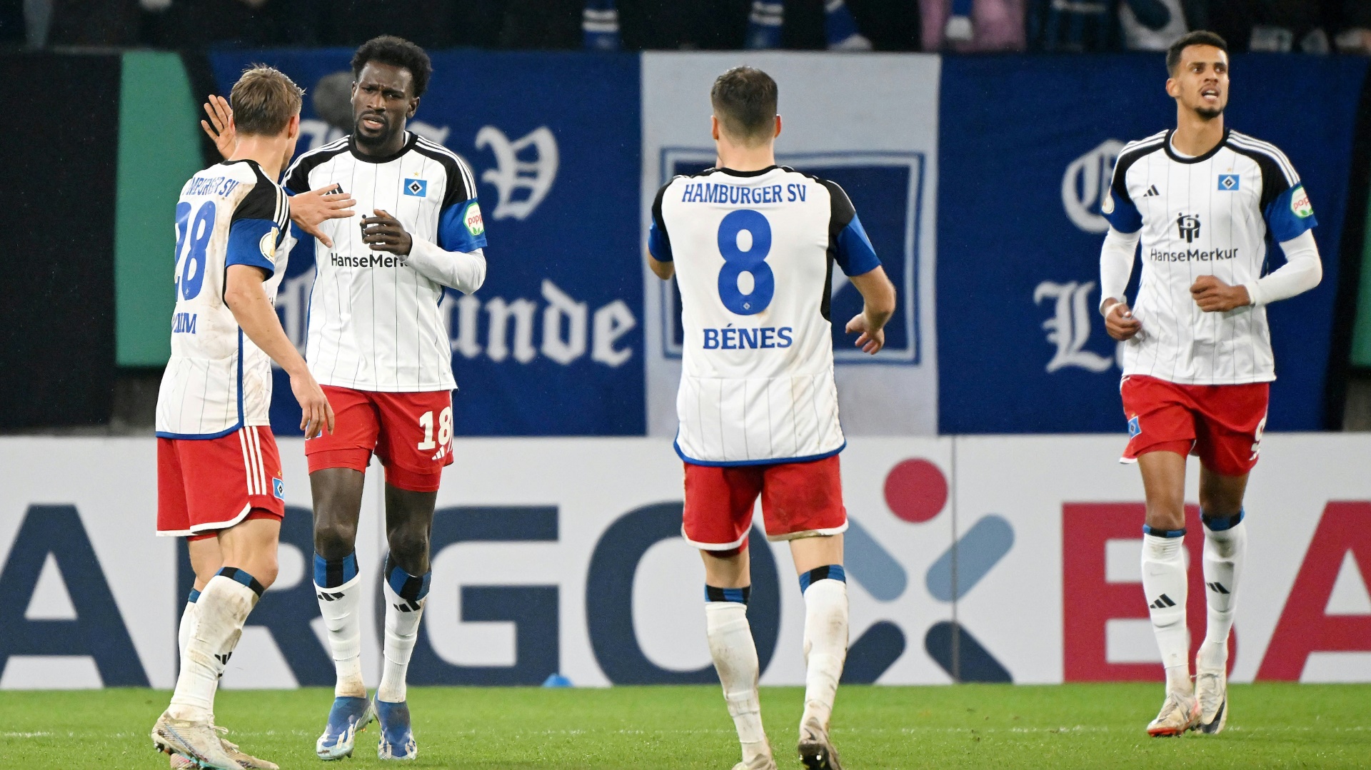 Der HSV zittert sich im Elfmeterschießen weiter