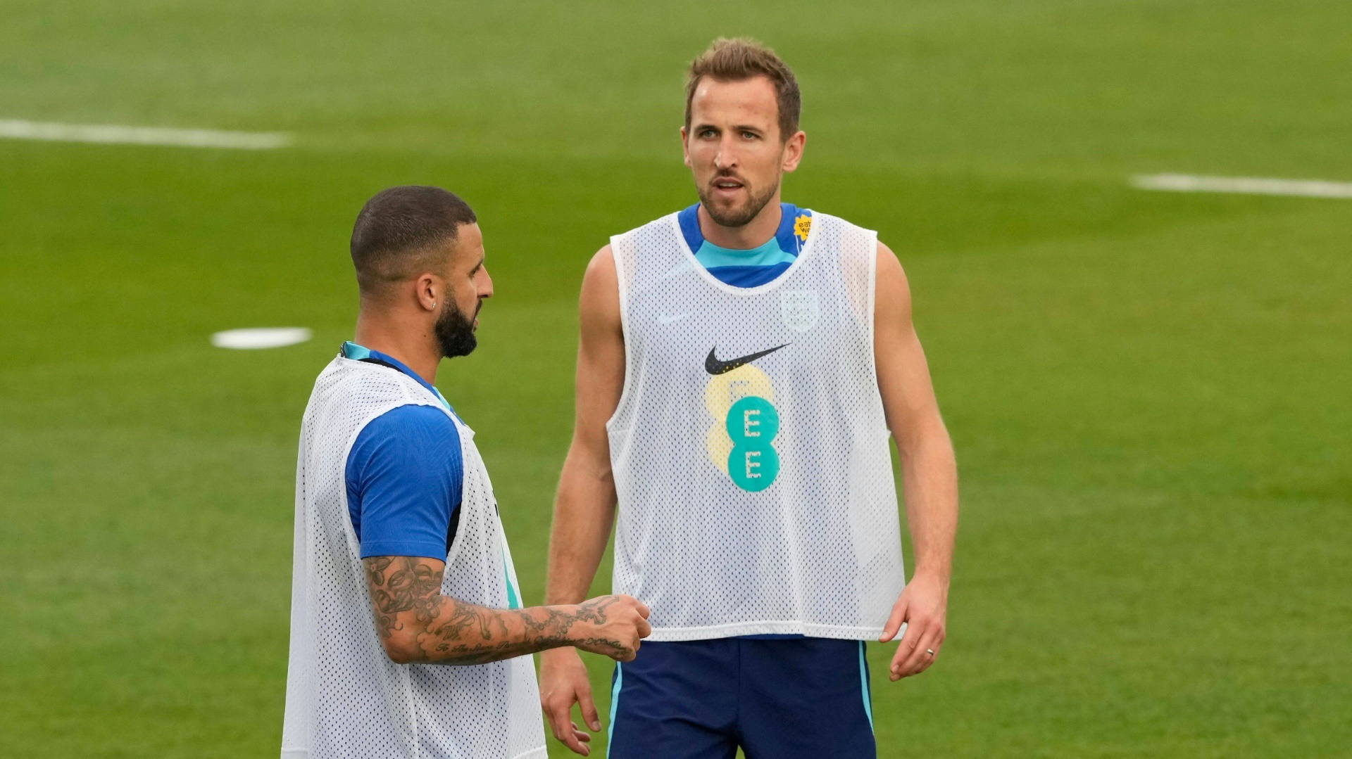 Die englischen Nationalspieler Walker (l.) und Kane