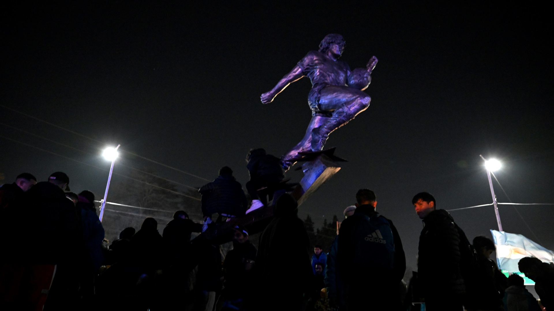 Eine Statue von Diego Maradona in Buenos Aires