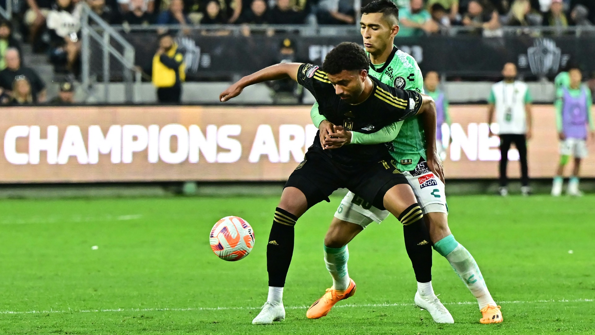 Tillman (v.) mit LAFC weiter