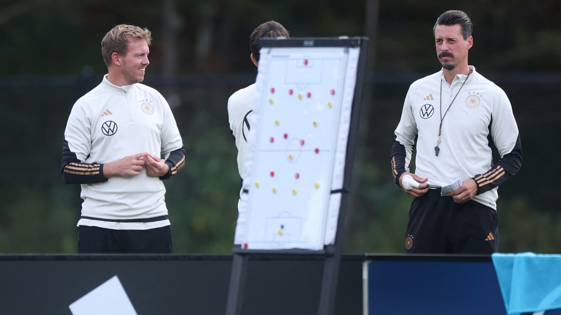 Julian Nagelsmann (l.) offenbart seine Spielidee