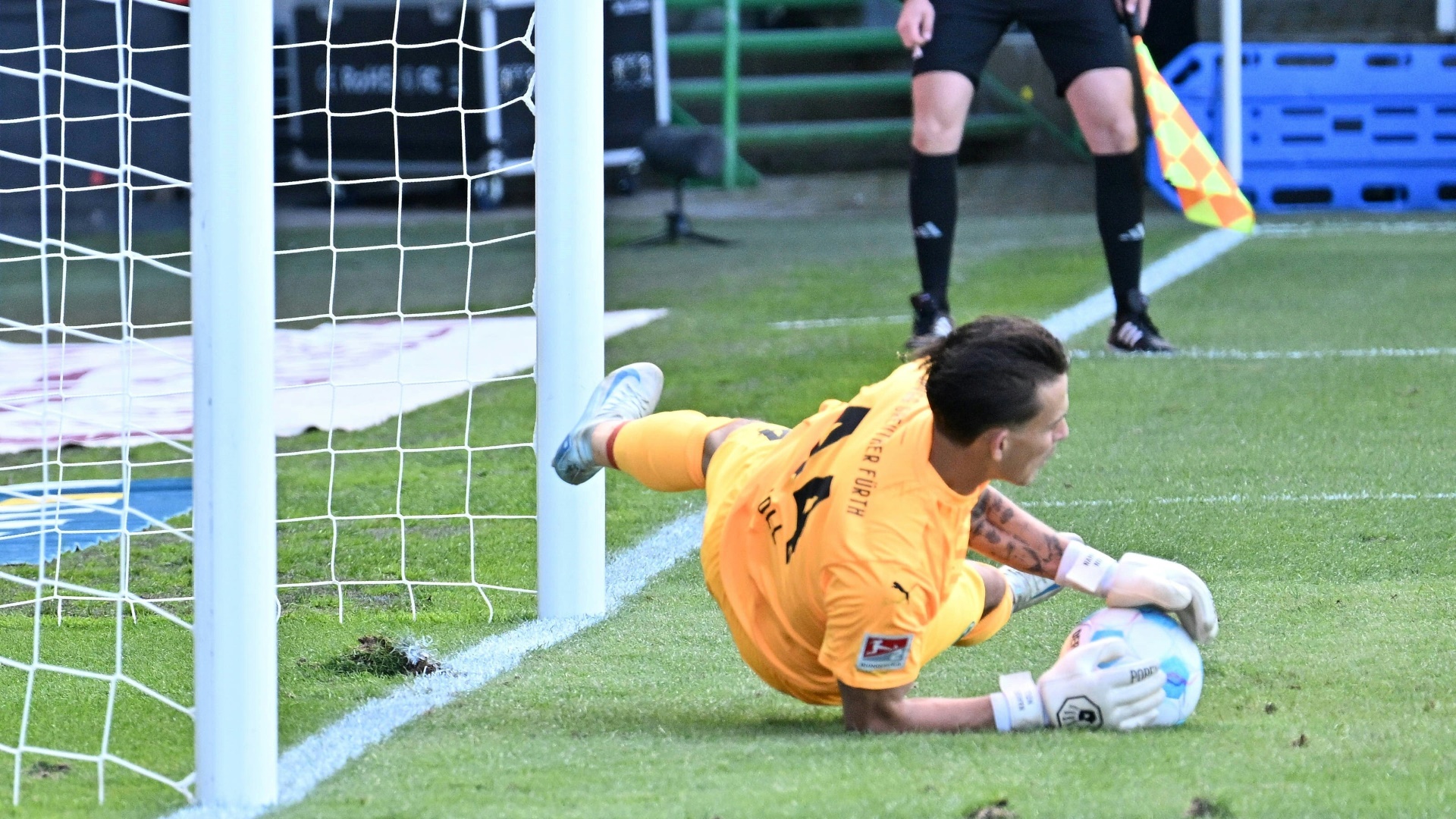 Fürths Nahuel Noll hält Foulelfmeter gegen Elversberg