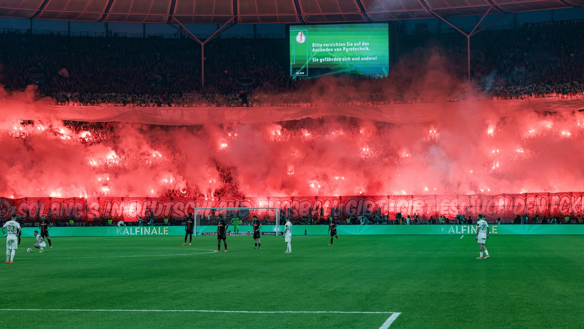 Die Fans zünden in deutschen Stadien immer wieder Pyro