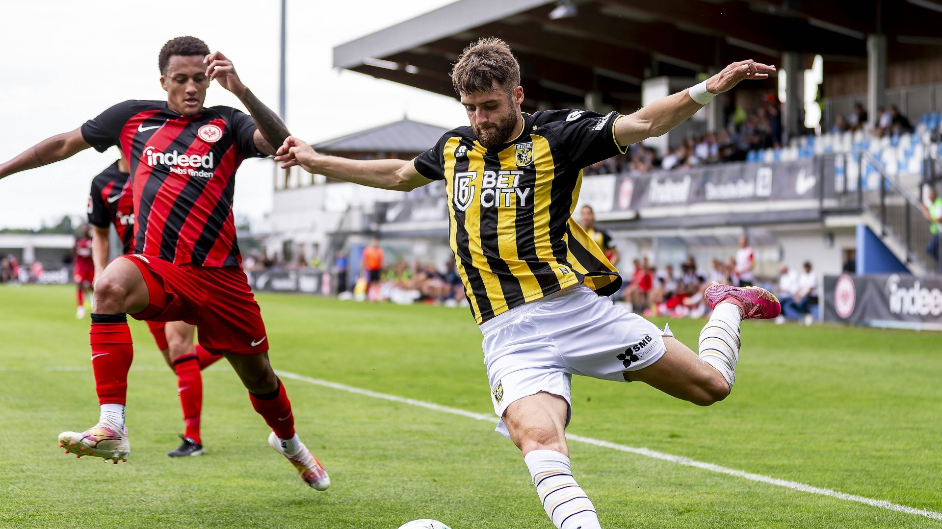 Eintracht Frankfurt spielt 1:1 gegen Vitesse Arnheim