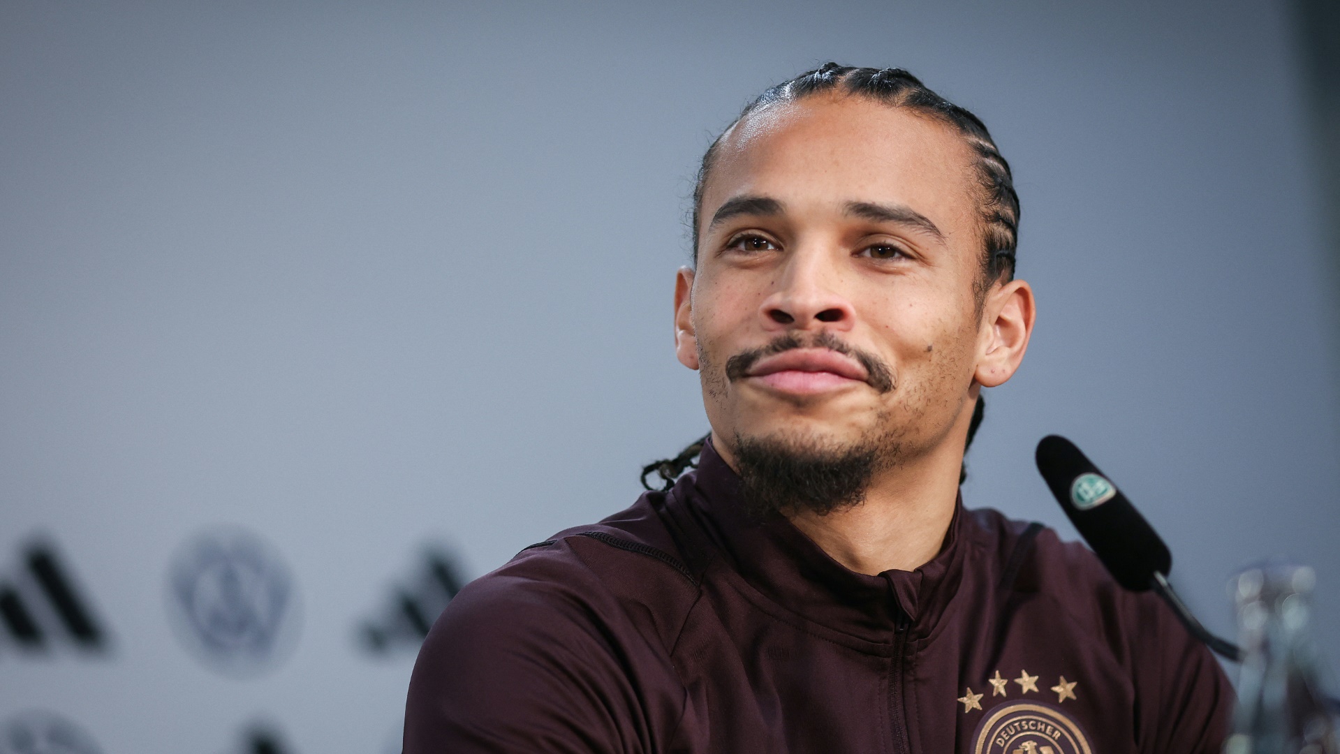 Leroy Sane auf der Pressekonferenz