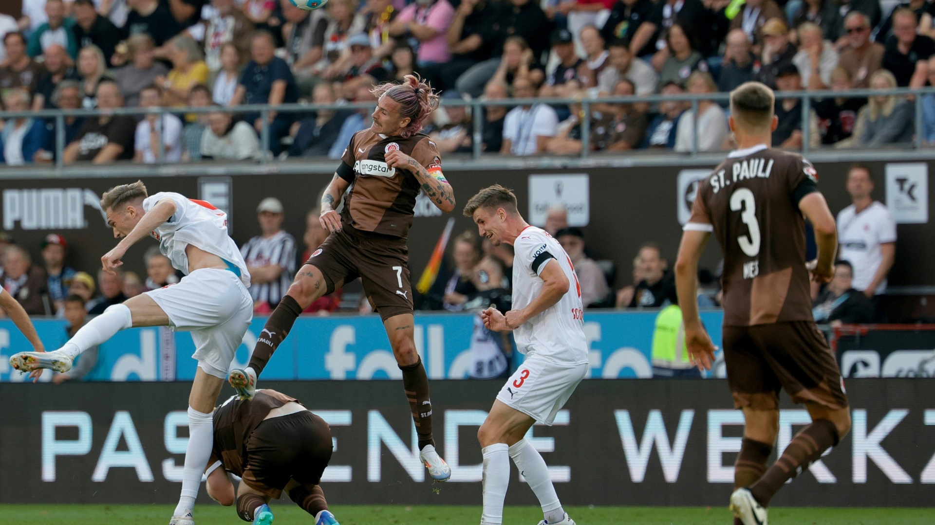 St. Pauli und Heidenheim lieferten sich viele Zweikämpfe