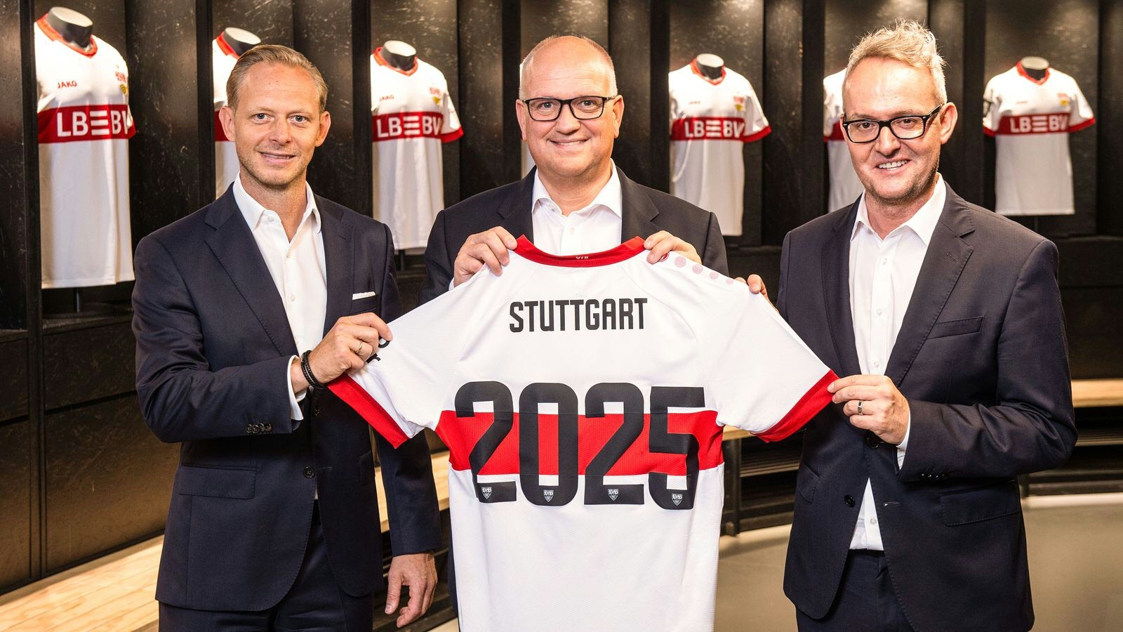 Neuer Partner für Stuttgart und Wehrle (r.)