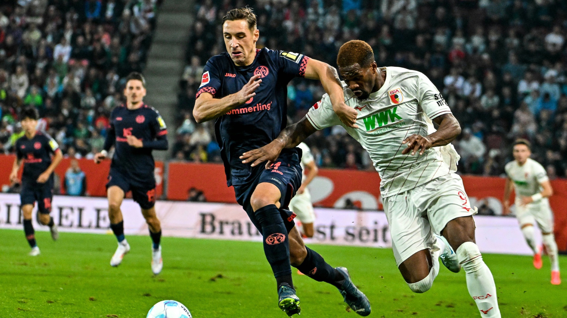 Intensives Duell zwischen Augsburg und Mainz