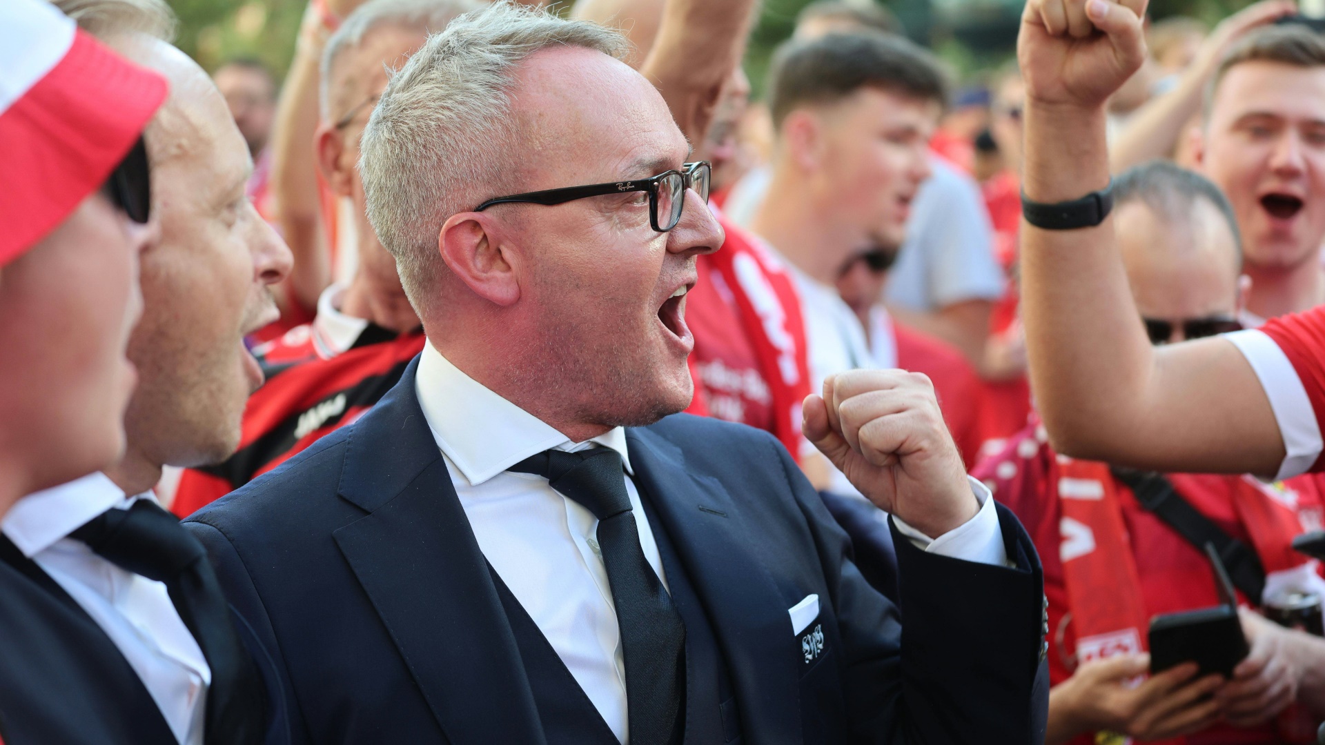 VfB-Boss Alexander Wehrle auf dem Fanfest in Madrid