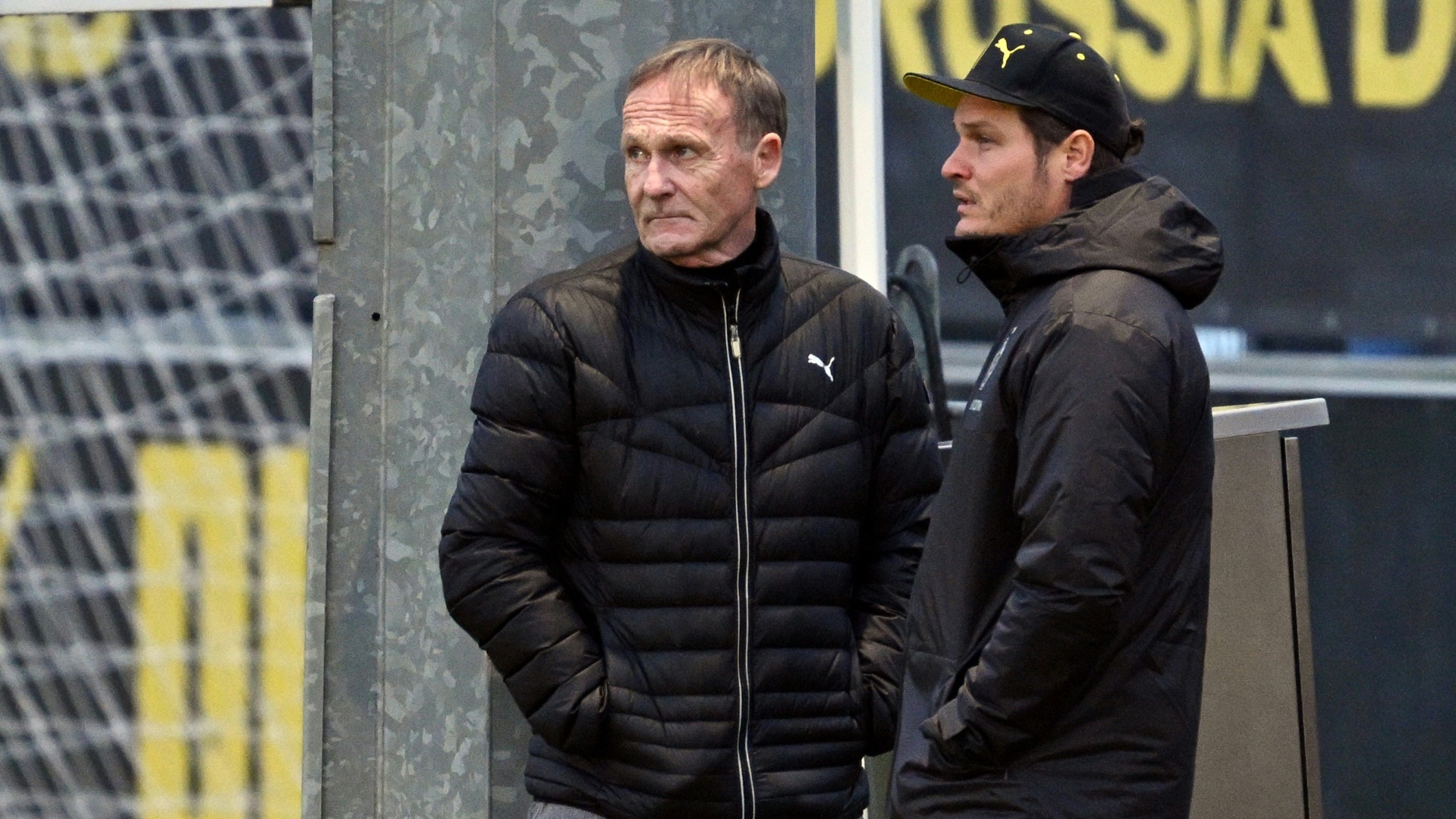 Hans-Joachim Watzke im Gespräch mit Trainer Edin Terzic