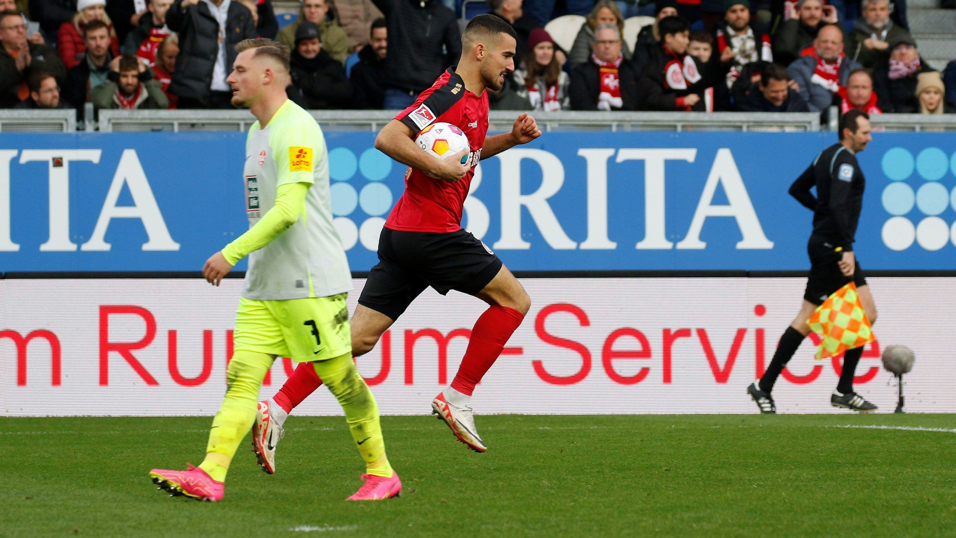 Pratijn (r.) traf zum 2:1 für Wiesbaden