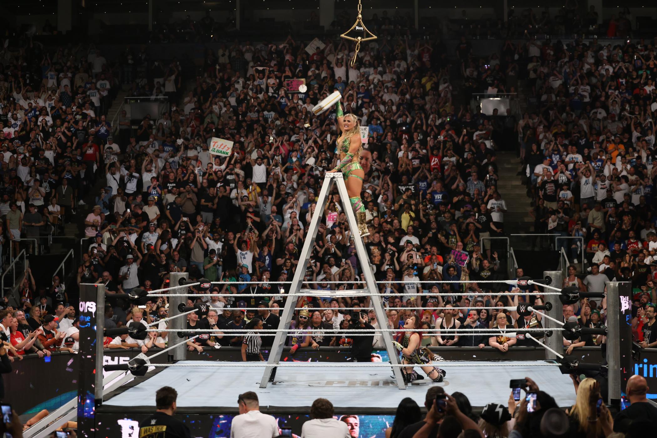 Tiffany Stratton gewann den Money in the Bank-Koffer im Juli 2024 in einem Ladder-Match