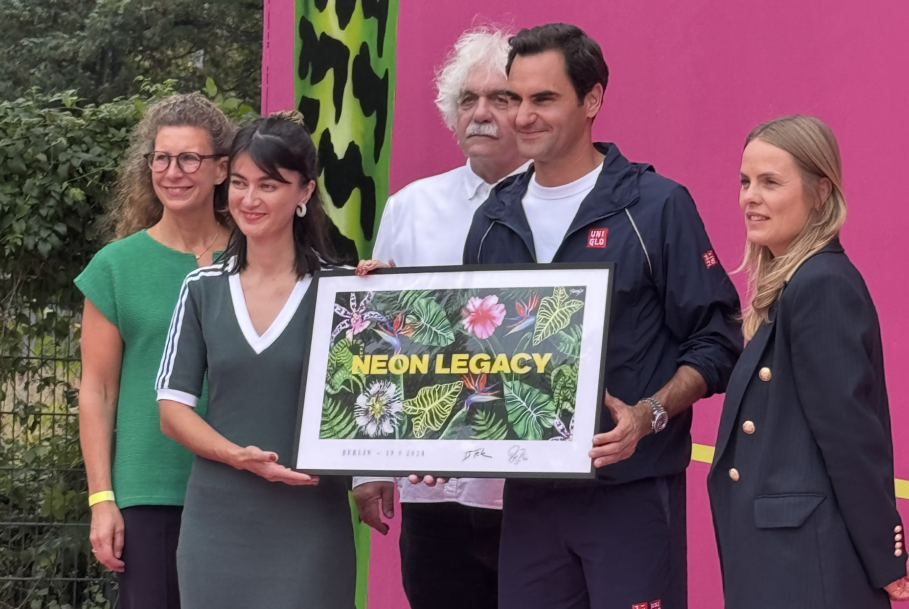 Roger Federer eröffnet Ball-Court im Berliner "Schlupfwinkel"