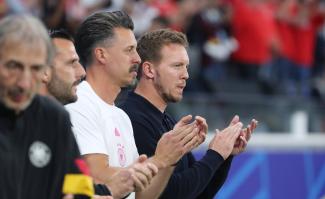 Bundestrainer Julian Nagelsmann mit Sandro Wagner