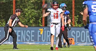 Connor Kaegi, Quarterback der Saarland Hurricanes während eines Spiels gegen die Allgäu Comets