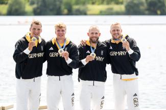 Der deutsche Kajak-Vierer holt bei Olympia 2024 Gold